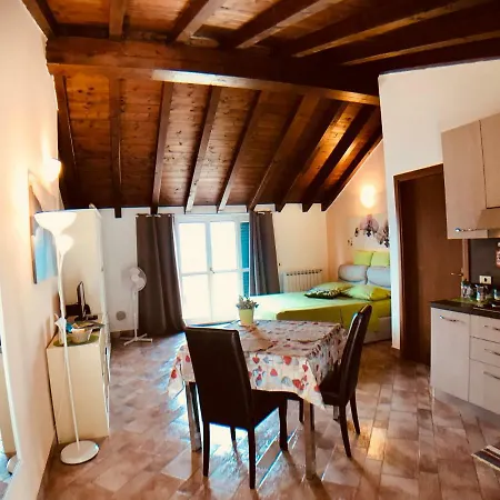 New Attic View 4 公寓 *